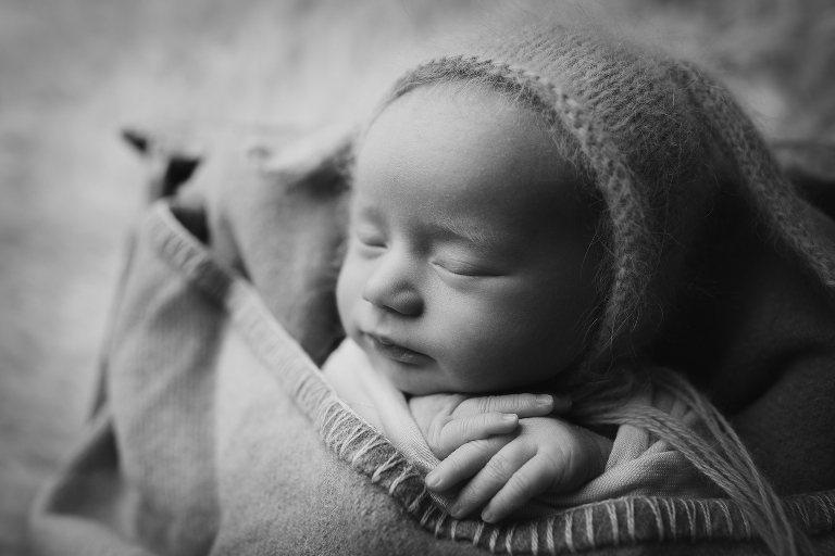 creative newborn photos.jpg