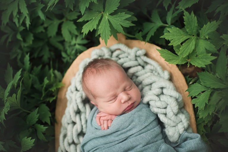 outdoor newborn photography.jpg